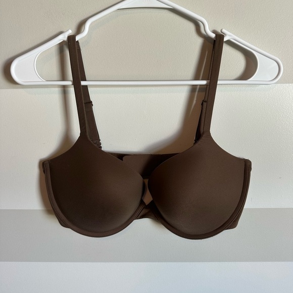 SKIMS Fits Everybody T-Shirt Bra - Picture 2 of 4